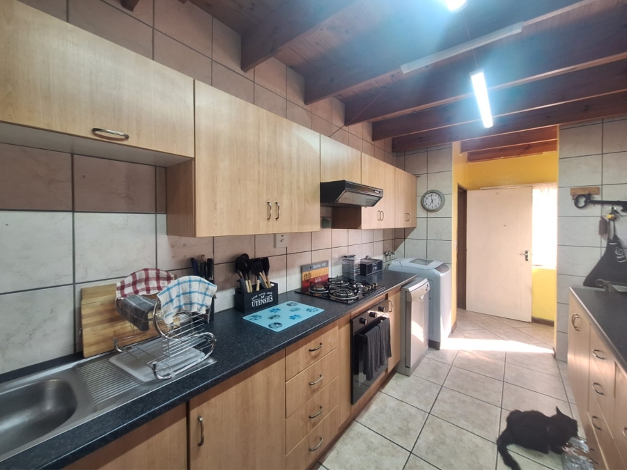 6 Bedroom Property for Sale in Meerhof North West